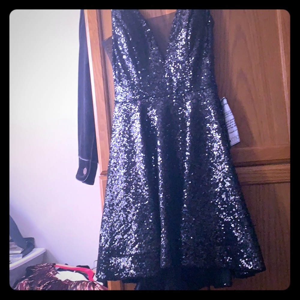 Sparkling DRESS🚨📸🧨🎁🎊🎉🎈